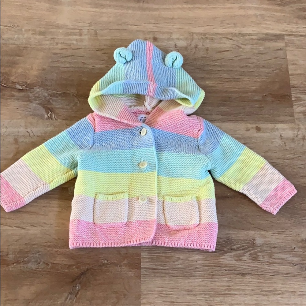 Gap woven rainbow bear sweater. EUC 6-12 months.
